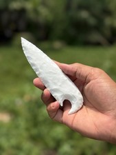 Poignard en verre de jade