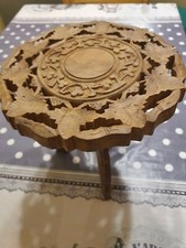 Petite table en bois scultée du Maroc D:22 x H 24 cm
