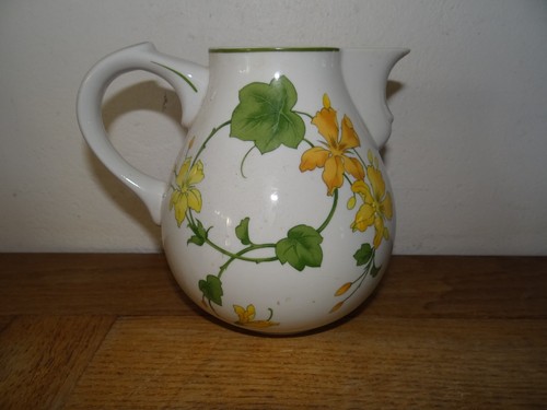 Joli pichet broc porcelaine - joli,