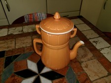 Ancienne cafetière avec filtre en porcelaine à feu vintage