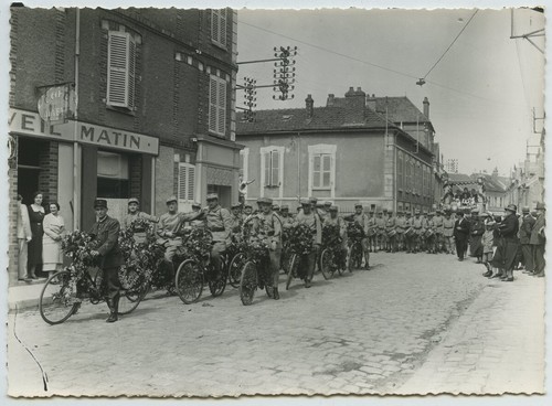 Sens soldats ri à - soldats, 4e