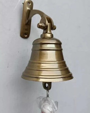 Ancienne cloche suspendue