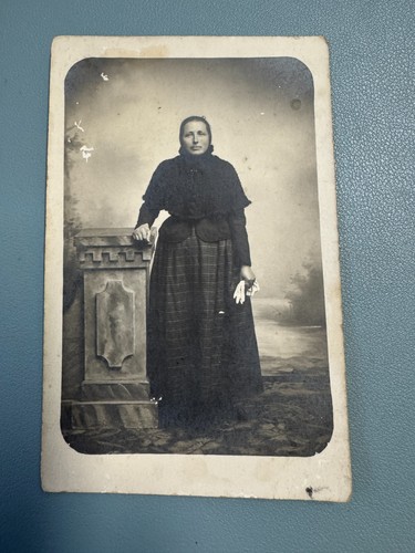 Carte photo ancienne femme - , en