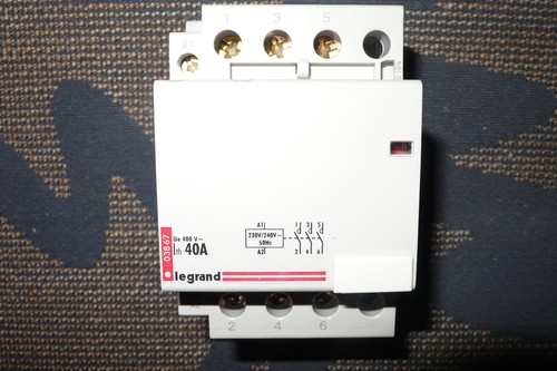 Contacteur triphase contacts - ,