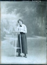 18 x 13 CM GLASS PHOTO PLATE, NEGATIVE, WOMAN STANDING AND HARNESS