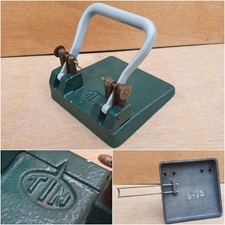 Ancienne perforatrice de table