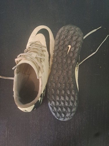Crampons beige foot nike - crampons,