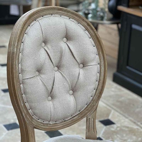 Chaise médaillon capitonnée