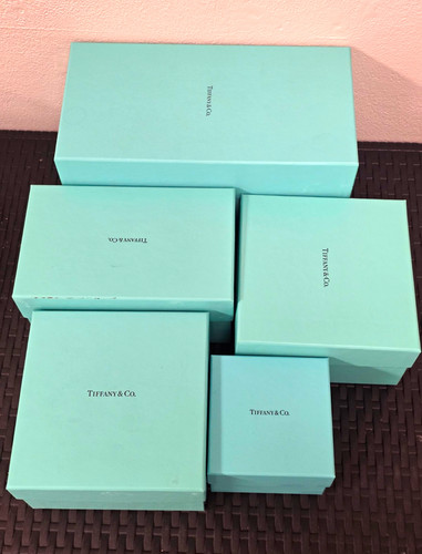 Tiffany blue - &,