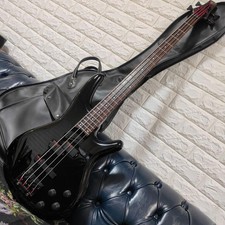 Guitare basse électrique