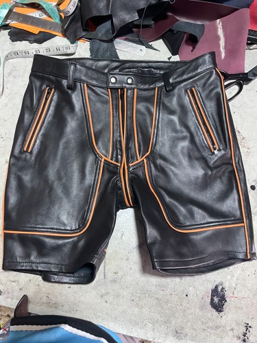 Short cuir noir à - en,