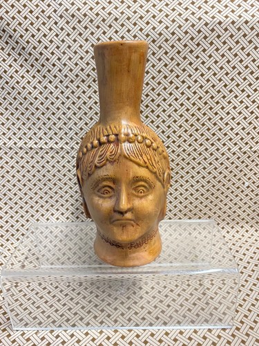 Cruche anthropomorphe