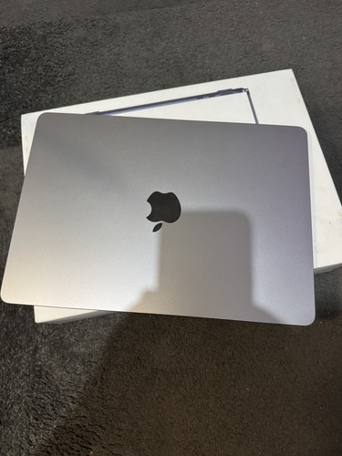 Macbook air 256 giga - m3,