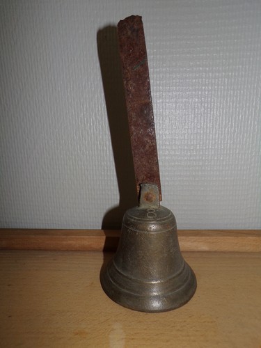 Ancienne cloche porte en - cloche, de