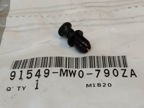 Rivet plastique carrosserie - rivet,