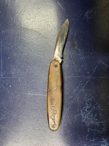 Ancien petit couteau fabriqué