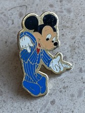 Pin’s Mickey Costume •