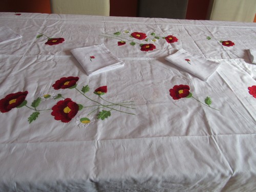 Nappe table blanche brodee - table,