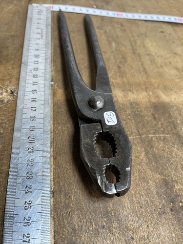 Pince plombier old tool - pince,