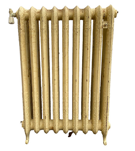 Radiateur ancien sur - , pieds