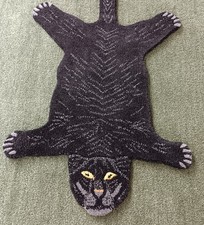 Tapis panthère noir fait main