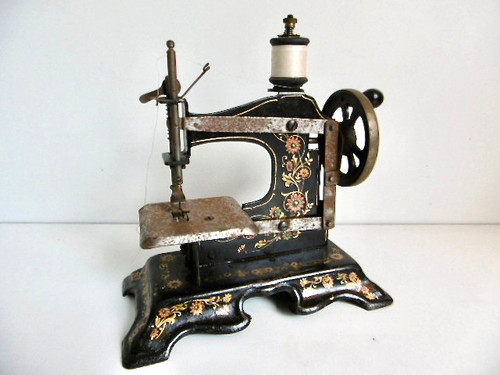 Jolie petite machine coudre - jolie,