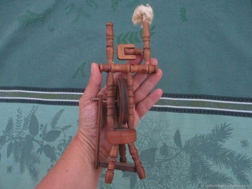 Doll spinning wheel - , antique