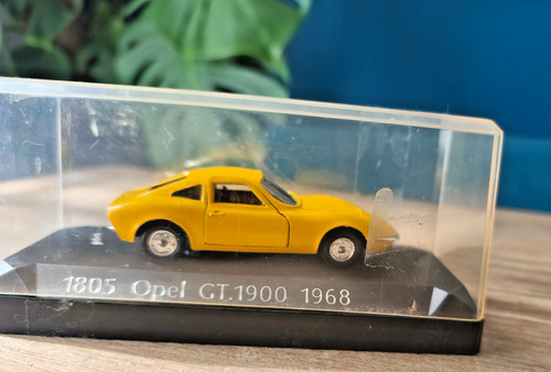 Voiture opel 1900 1968 - gt,