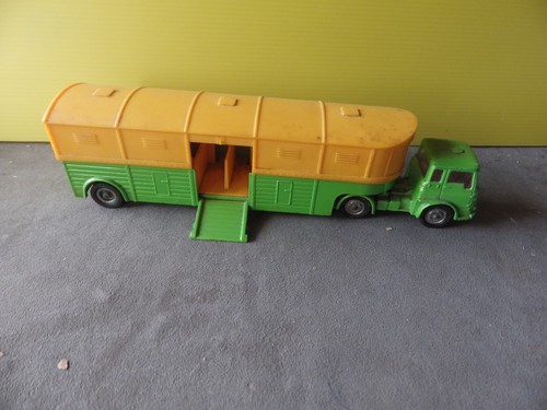 Epave corgi toys camion - corgi,