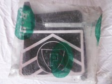 Peugeot 305  un jeu de bavette avant strictement neuve