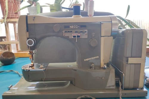 Machine coudre necchi - à,