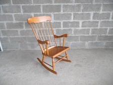FAUTEUIL A BASCULE EN BOIS