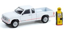 GMC Sonoma ST + Gas Pump - 1991 - white - Greenlight 1:64