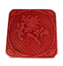 Boite chinoise en laque au rouge de cinabre environ 15 x 15 x 6cm