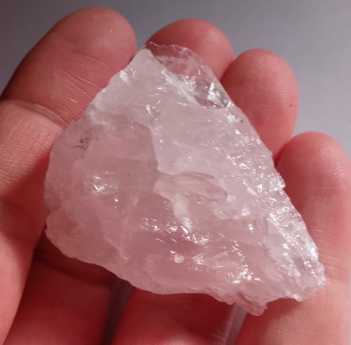 26.94gr 46x37x21mm quartz rose