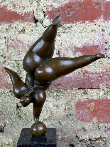 Bronze femme acrobate - , le