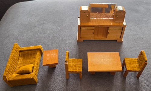 Anciens meubles miniatures