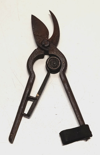 Outils sécateur ancien gravé