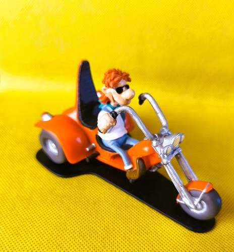 Superbe figurine résine moto - résine,