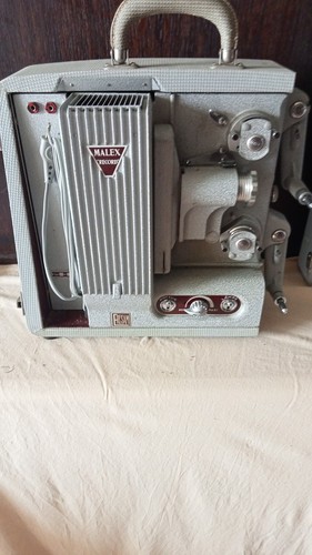 Ancien rétro projecteur - rétro,