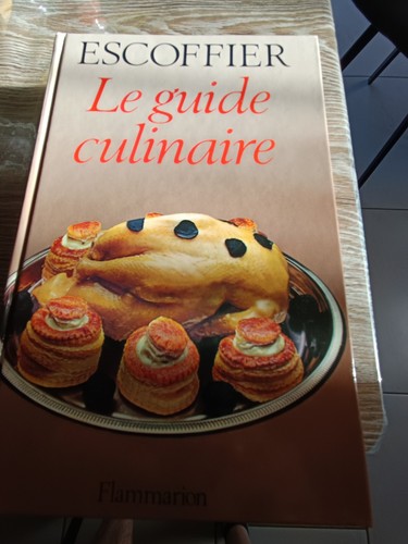 Flammarion escoffier guide - le,