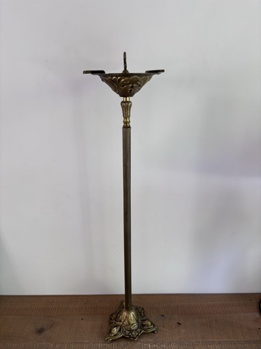Ancien cendrier sur - cendrier, pied