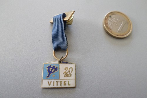 Rare badge pin - rare,