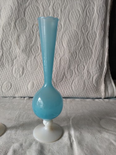 Vase ancien opaline bleue - en,