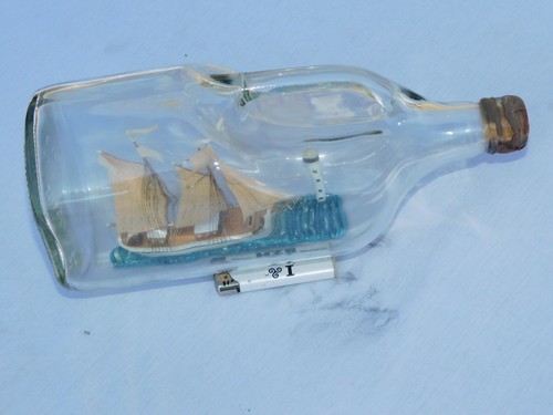 Joli bateau bouteille - joli, en
