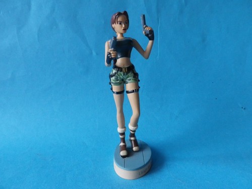 Figurine tomb raider - tomb,