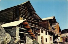 LE QUEYRAS - the old chalets - the bread oven - the fountain - Hautes-Alpes