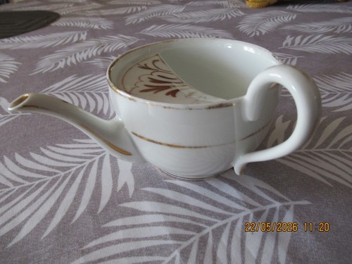 Canard malade tasse a - canard, ou