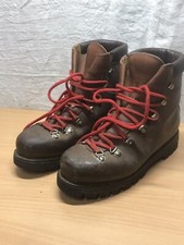 ancienne chaussure de montagne