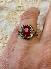 ANCIENNE BAGUE ARGENT MASSIF OUVRAGÉE -  VÉRITABLE RUBIS IMPOSANT